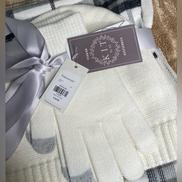 Francesca’s Scarf Beanie & Glove Gift Set Screen Compatible Christmas Gift - Picture 3 of 12